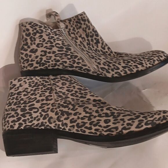 Dolce Vita Leopard Print Ankle Boots. Animal Print, Ankle Boots - Picture 8 of 13